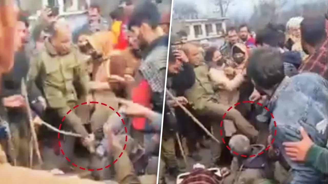 जम्मू-कश्मीर में प्रदर्शनकारी महिलाओं को पुलिस अधिकारी ने मारी लात, मच गया बवाल!