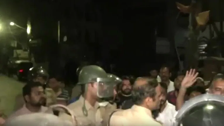 औरंगजेब की कब्र को लेकर नागपुर में बवाल, 2 गुटों में पत्थरबाजी