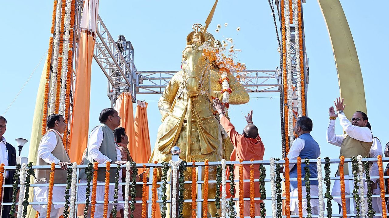 नोएडा में सीएम योगी ने किया महाराणा प्रताप की मूर्ति का अनावरण