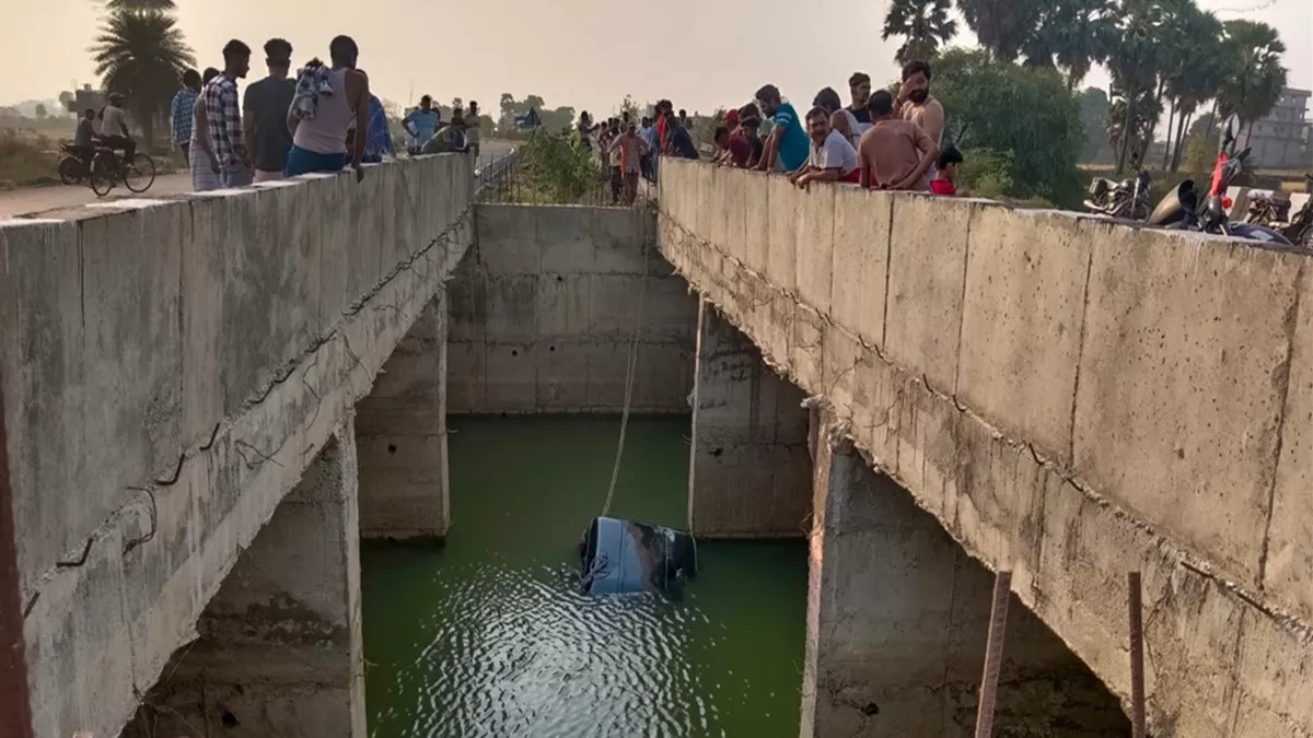गया में तेज रफ्तार स्कॉर्पियो तालाब में गिरी, हादसे में 4 की मौत