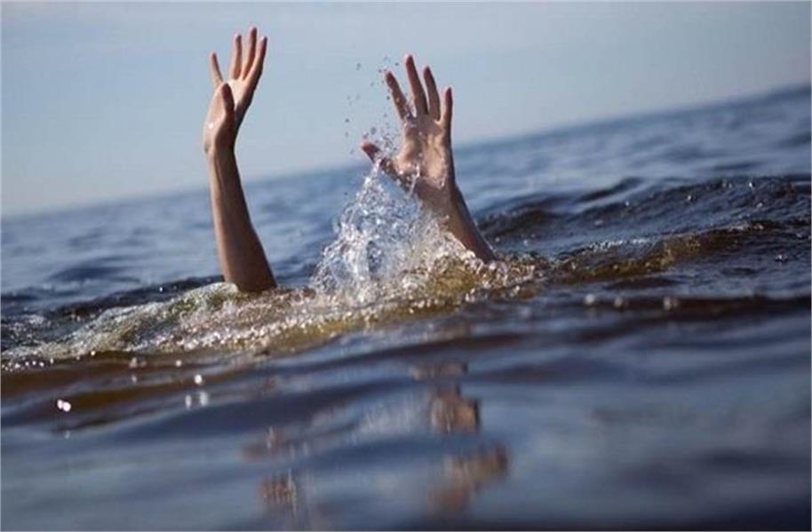 उत्तरकाशी में रील बनाते समय महिला नदी में बही, वीडियो वायरल