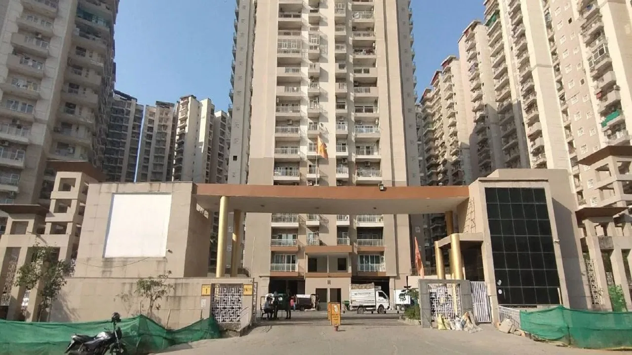 ग्रेटर नोएडा: दूषित पानी से अजनारा होम्स सोसाइटी में 200 से ज्यादा लोग बीमार