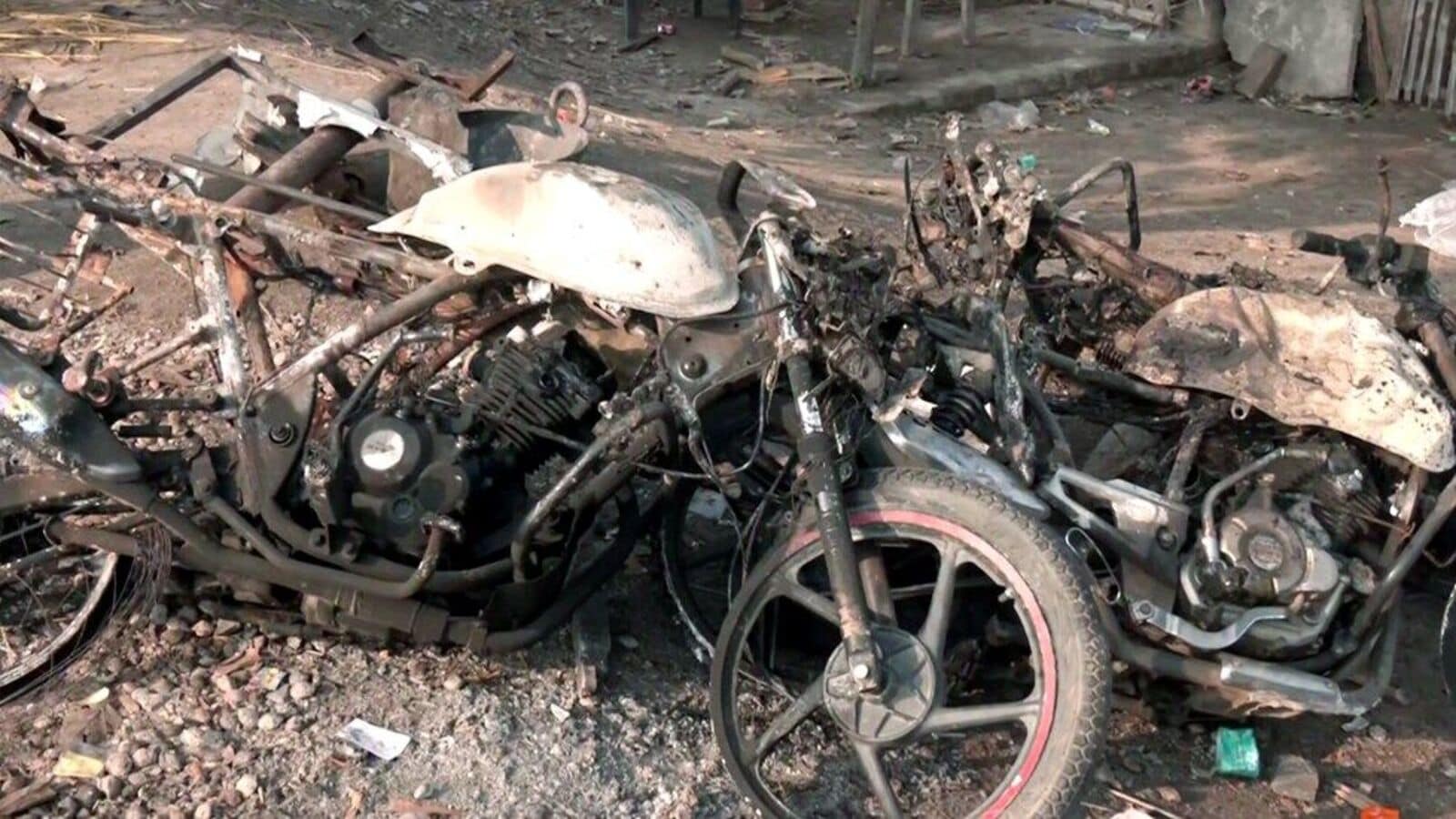बंगाल में वक्फ कानून को लेकर बवाल जारी, आईएसएफ समर्थक पुलिस से भिड़े