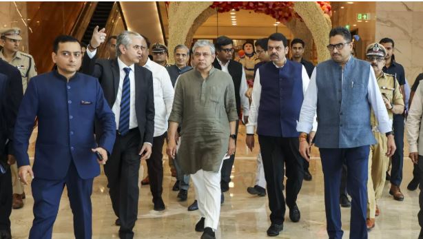 मुंबई 1 कार्ड से सफर होगा आसान, सीएम फडणवीस ने की घोषणा