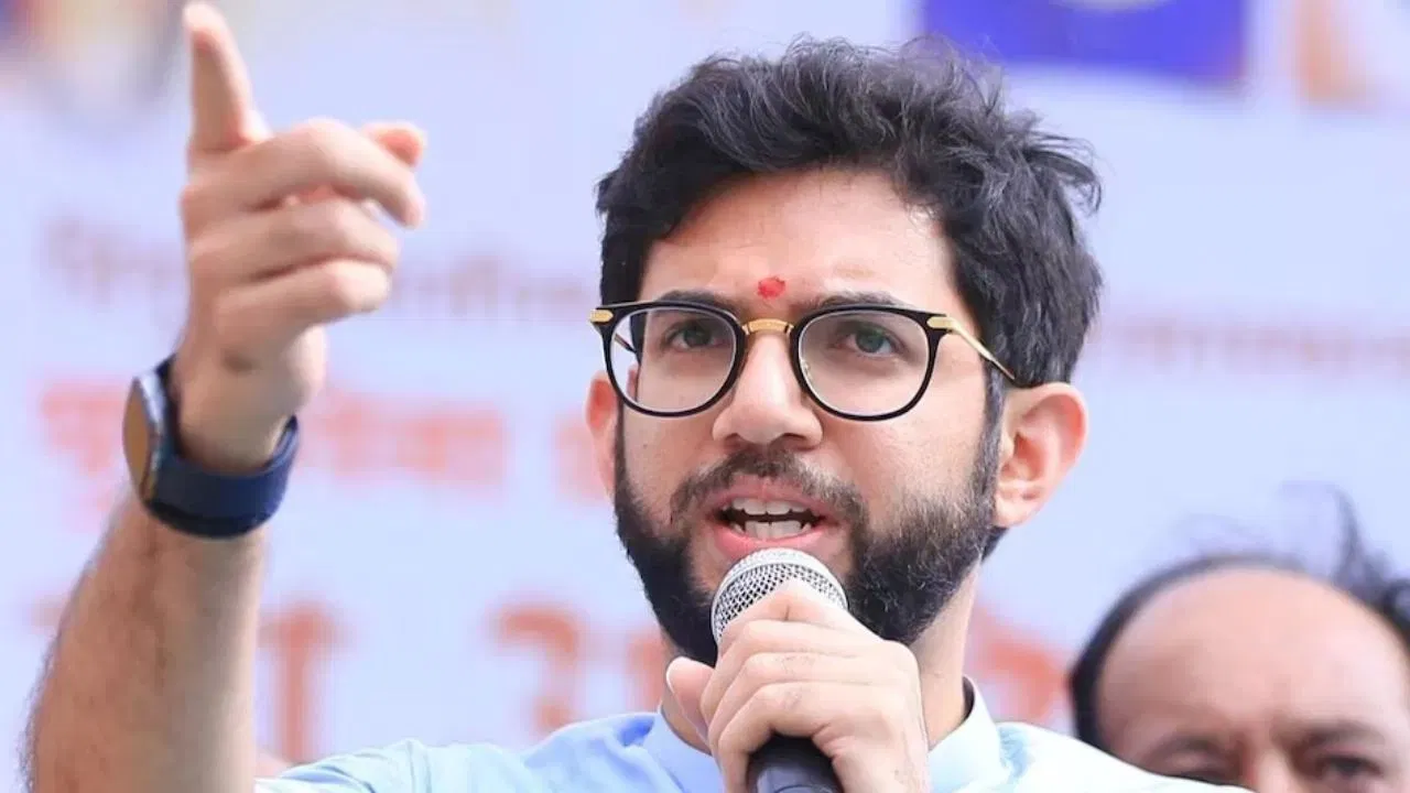 हिंदी विवाद पर आदित्य ठाकरे बोले- पहले सुधारें शिक्षा व्यवस्था