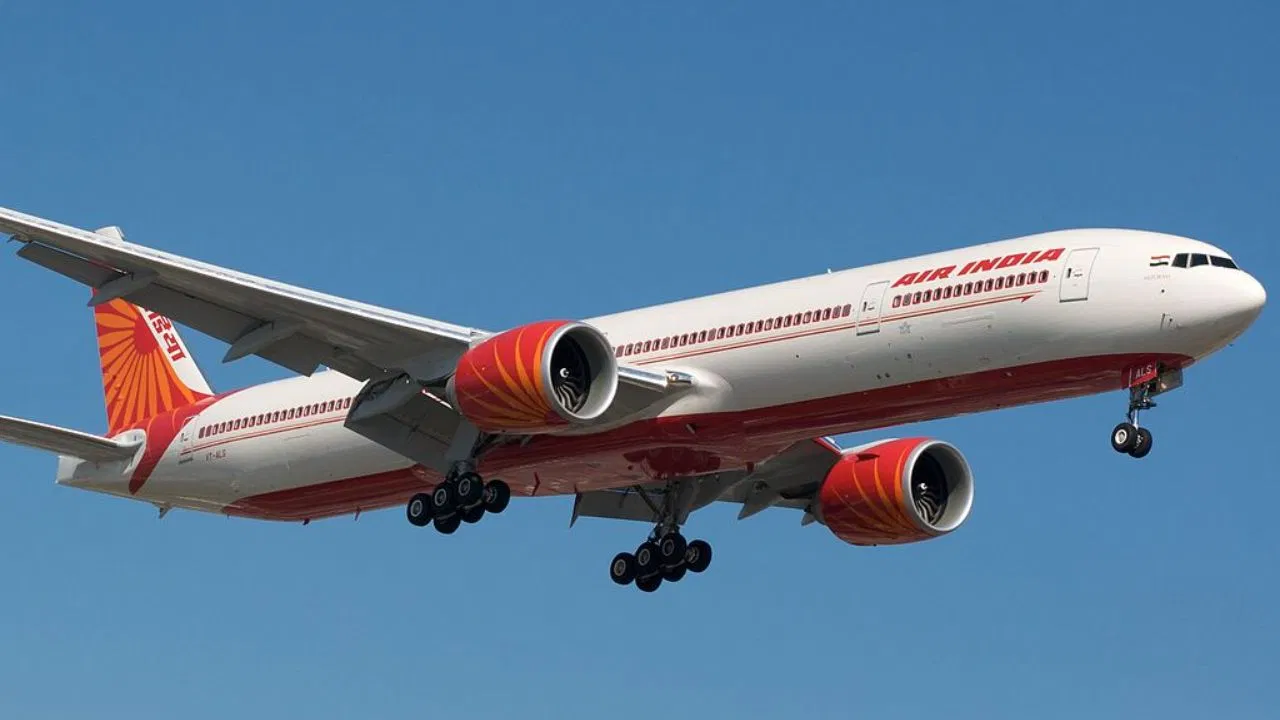 एअर इंडिया में शर्मनाक हरकत, एक यात्री ने दूसरे पर किया पेशाब