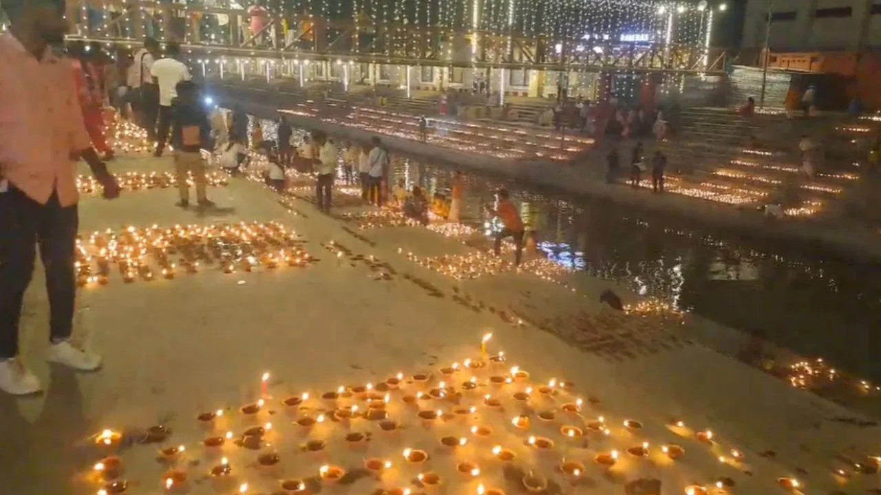 सवा दो लाख दीयों से जगमगाई राम की नगरी, सूर्य तिलक के बाद दीपों का उत्सव