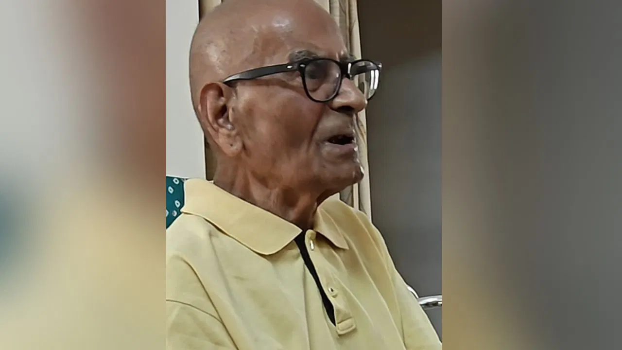 एमपी: पूर्व डीजीपी से मारपीट, केयरटेकर ने पैसों के लिए दबाया गला
