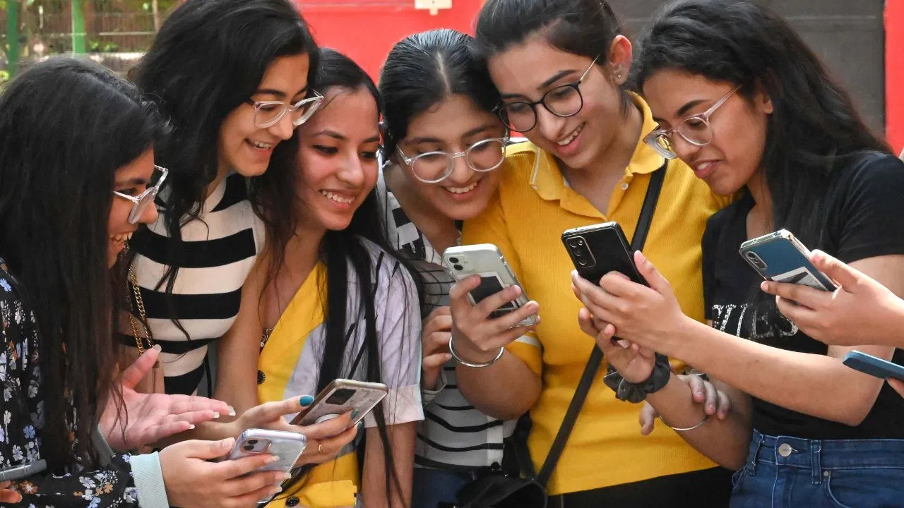 सीबीएसई 10वीं रिजल्ट 2025: कहां और कैसे देखें अपना परिणाम?