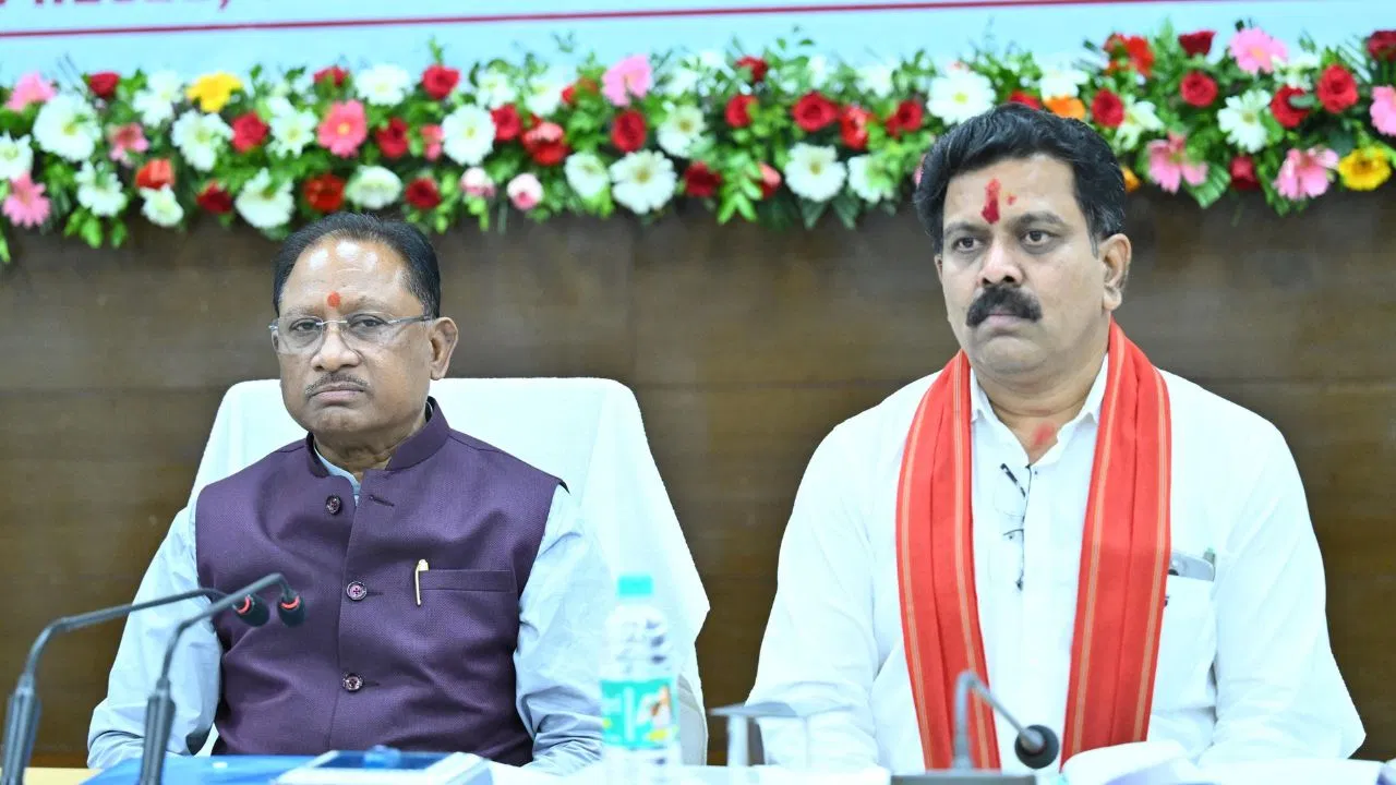 बस्तर विकास को लेकर सीएम साय की समीक्षा, अफसरों को दिए निर्देश