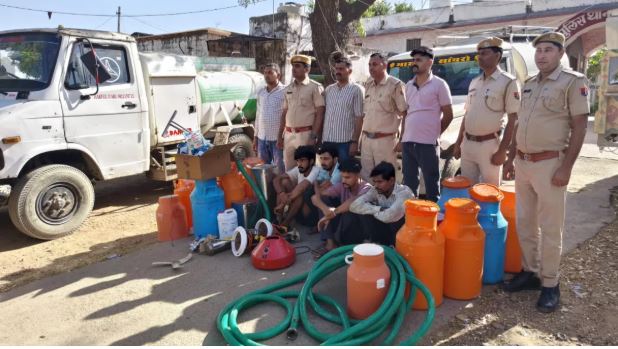 अजमेर पुलिस ने सिंथेटिक दूध कारखाने का किया भंडाफोड़, चार गिरफ्तार