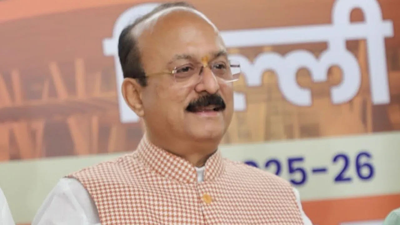 दिल्ली: फीस वसूली पर सख्त होगी कार्रवाई, शिक्षा मंत्री ने पुरानी सरकार को भी लिया आड़े हाथ