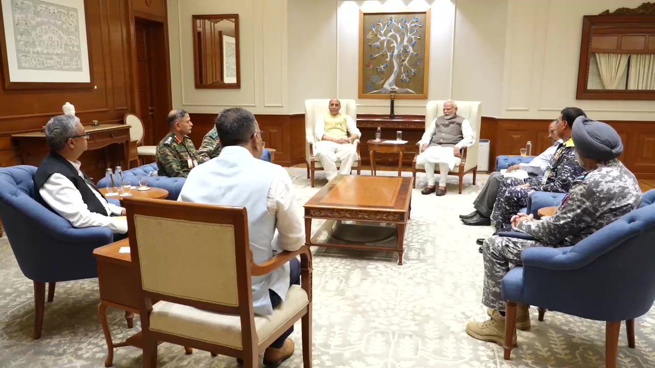 पीएम मोदी ने की हाई लेवल मीटिंग, राजनाथ-डोभाल संग सेना प्रमुख शामिल