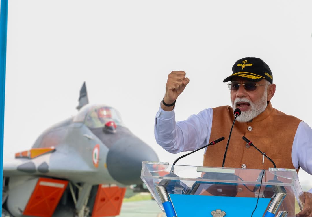 भारत माता की जय से दुश्मन के कलेजे कांपते हैं, आदमपुर एयरबेस से बोले मोदी