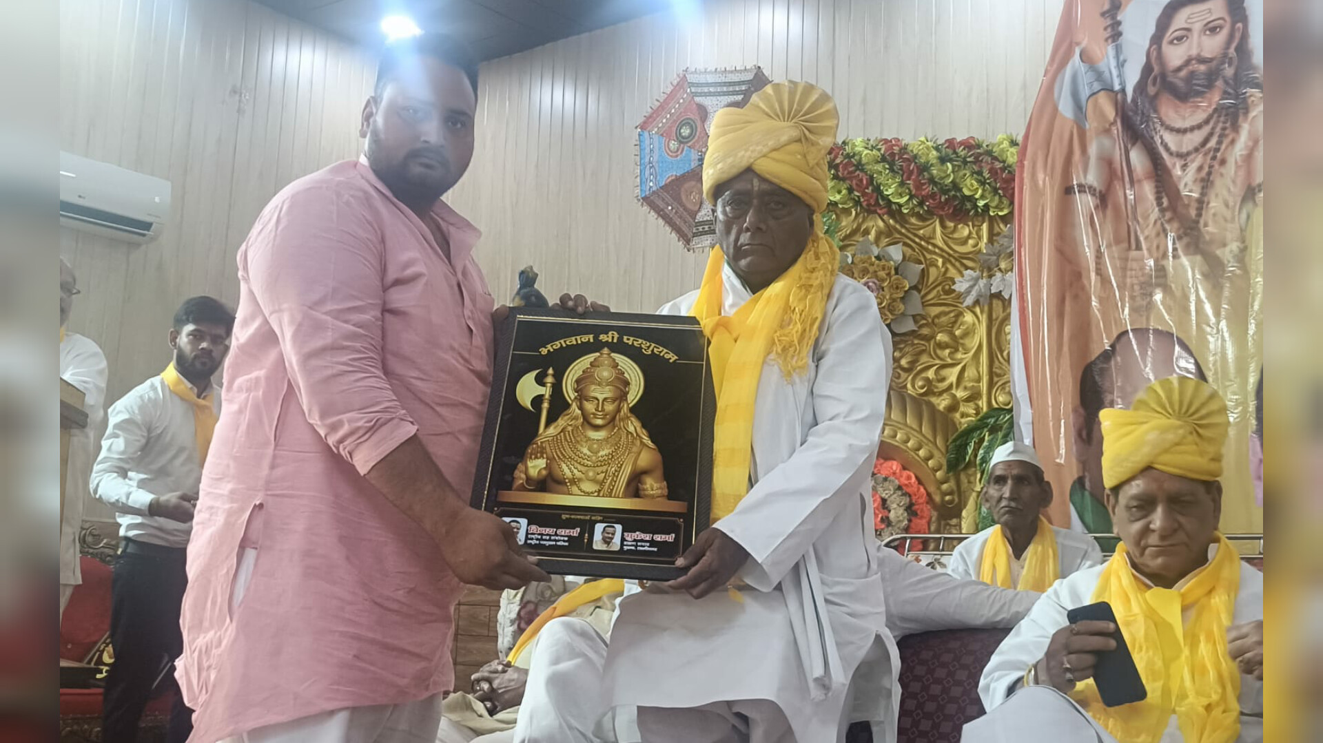 उमादत्त शर्मा को आरएलडी प्रदेश महासचिव बनने पर परशुराम जयंती समारोह में किया गया सम्मानित
