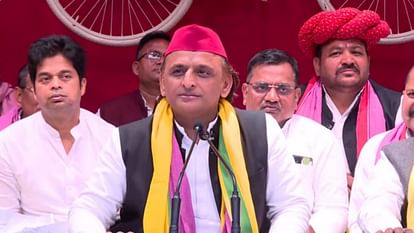 आंबेडकर प्रतिमा तोड़ने वालों के खिलाफ सख्त कार्रवाई करे सरकार- अखिलेश यादव