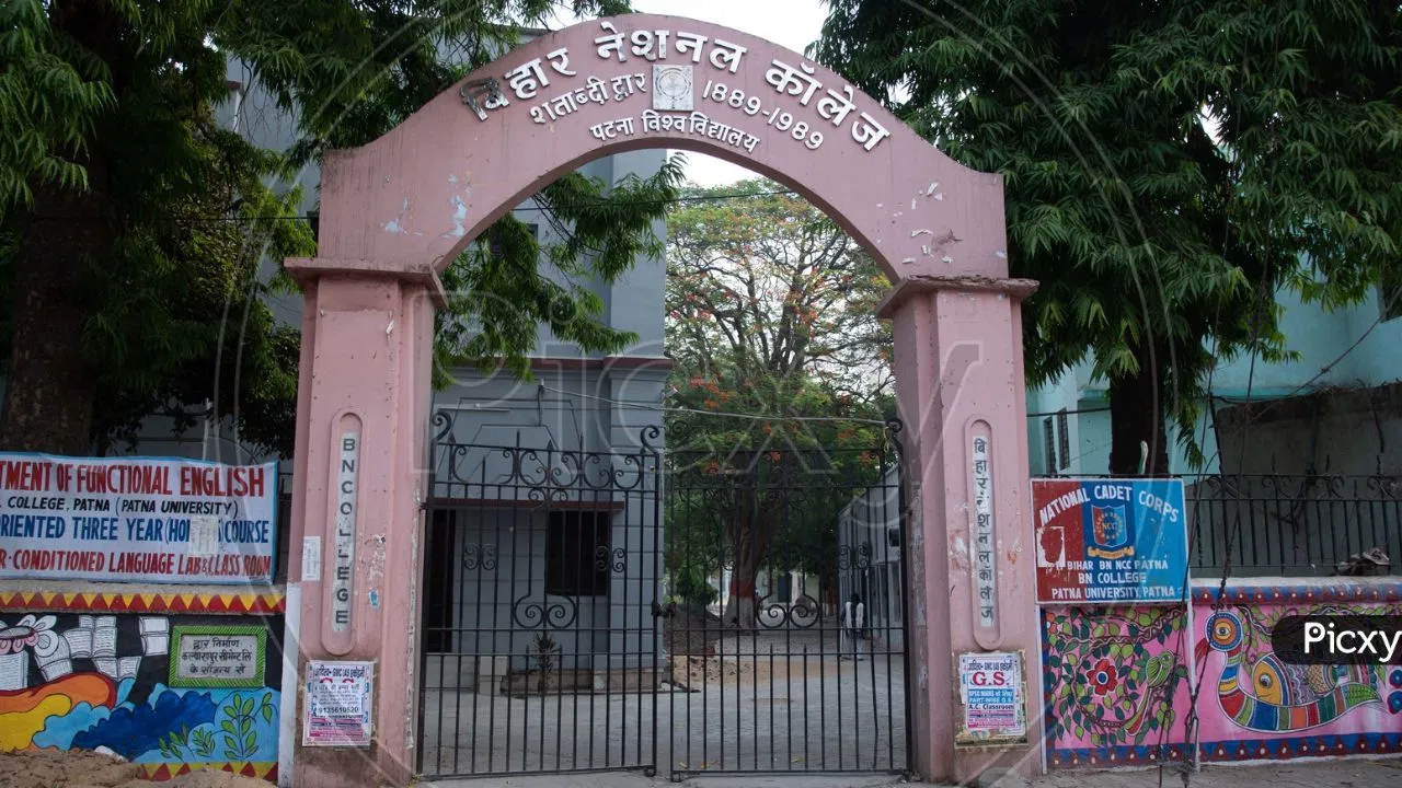 पटना के बीएन कॉलेज में छात्रों के दो गुटों के बीच बमबाजी, कई घायल