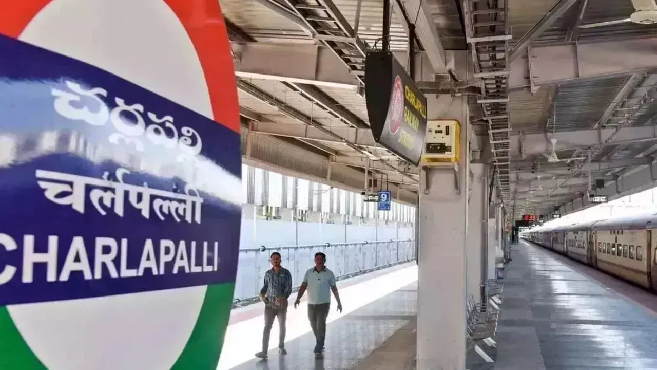 हैदराबाद: चेरलापल्ली स्टेशन की छत गिरी, चार महीने पहले हुआ था उद्घाटन