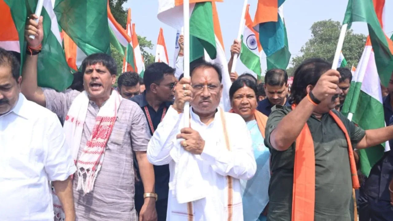 जशपुर में तिरंगा यात्रा: शहीदों को श्रद्धांजलि, पाकिस्तान पर गरजे विष्णु देव साय