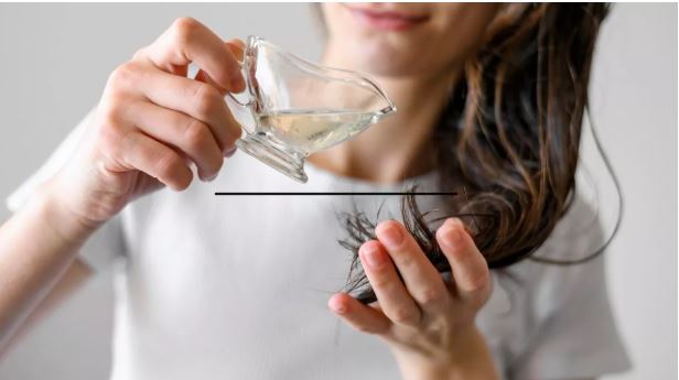 नारियल तेल में मिलाएं ये 3 चीजें, बाल बनेंगे लंबे, घने और मजबूत