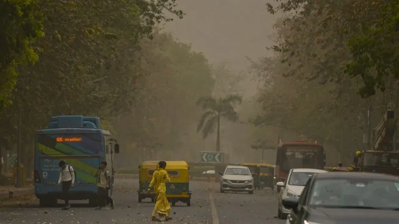 उत्तर भारत में जारी रहेगा आंधी-बारिश का दौर, जानें अगले 5 दिन कैसा रहेगा मौसम