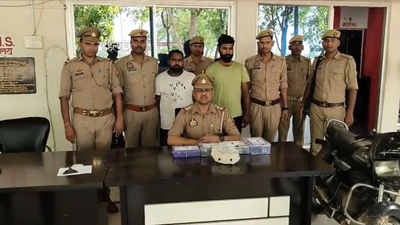गाजीपुर: ग्राहक सेवा केंद्र में लूटपाट, दो शातिर लुटेरे गिरफ्तार
