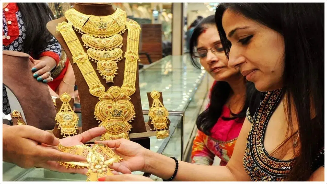 सिर्फ 25 मिनट में 2600 रुपए गिरा सोना, क्या बनी नई गिरावट का रिकॉर्ड?