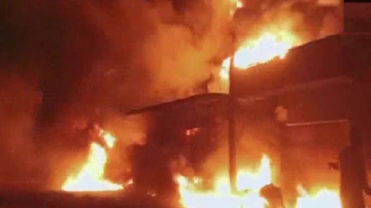 पेपर मिल में भीषण आग, 27 घंटे की मशक्कत के बाद काबू, करोड़ों का नुकसान