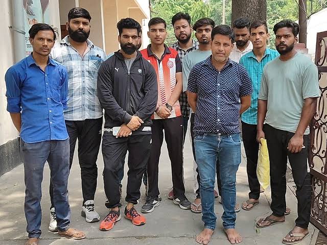 बघरा ब्लॉक के पशु चिकित्साधिकारी पर कार्रवाई की मांग, गौसेवकों ने डीएम से की शिकायत