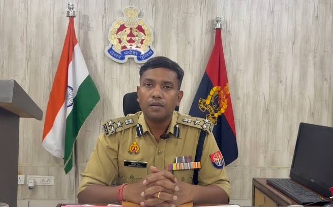 वसूली की शिकायत पर गिरी गाज, थाना प्रभारी और चौकी प्रभारी निलंबित