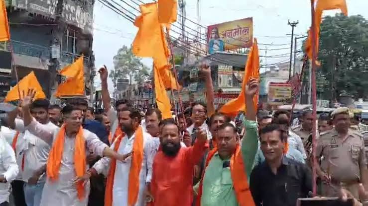 मुजफ्फरनगर: सपा सांसद इकरा के बयान के विरोध में शिवसेना का प्रदर्शन