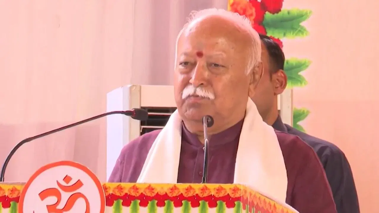 'शक्ति से ही दुनिया सुनती है प्रेम की भाषा', पाक पर मोहन भागवत का बयान