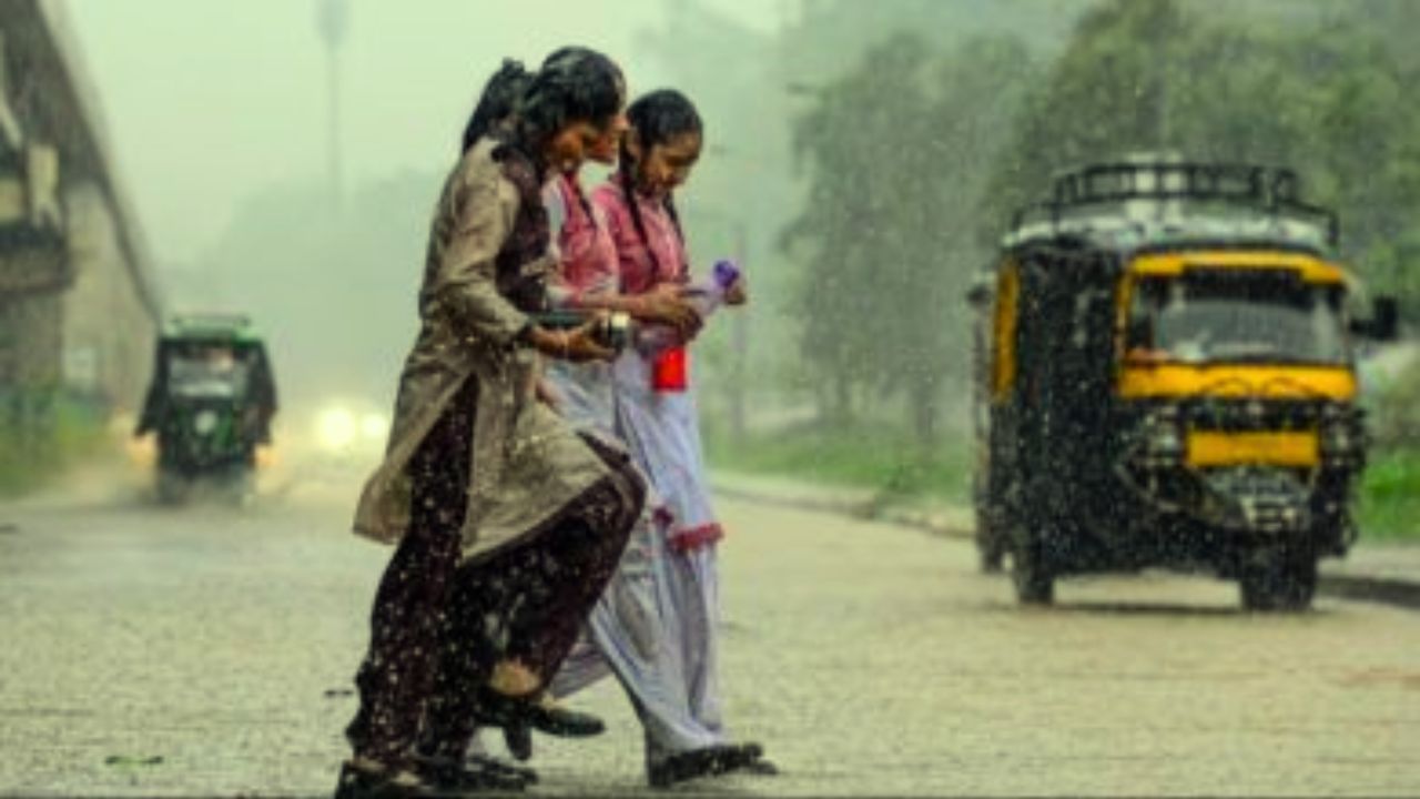 मध्य प्रदेश में मौसम ने बदली करवट, 33 जिलों में तेज हवा और बारिश का अलर्ट जारी