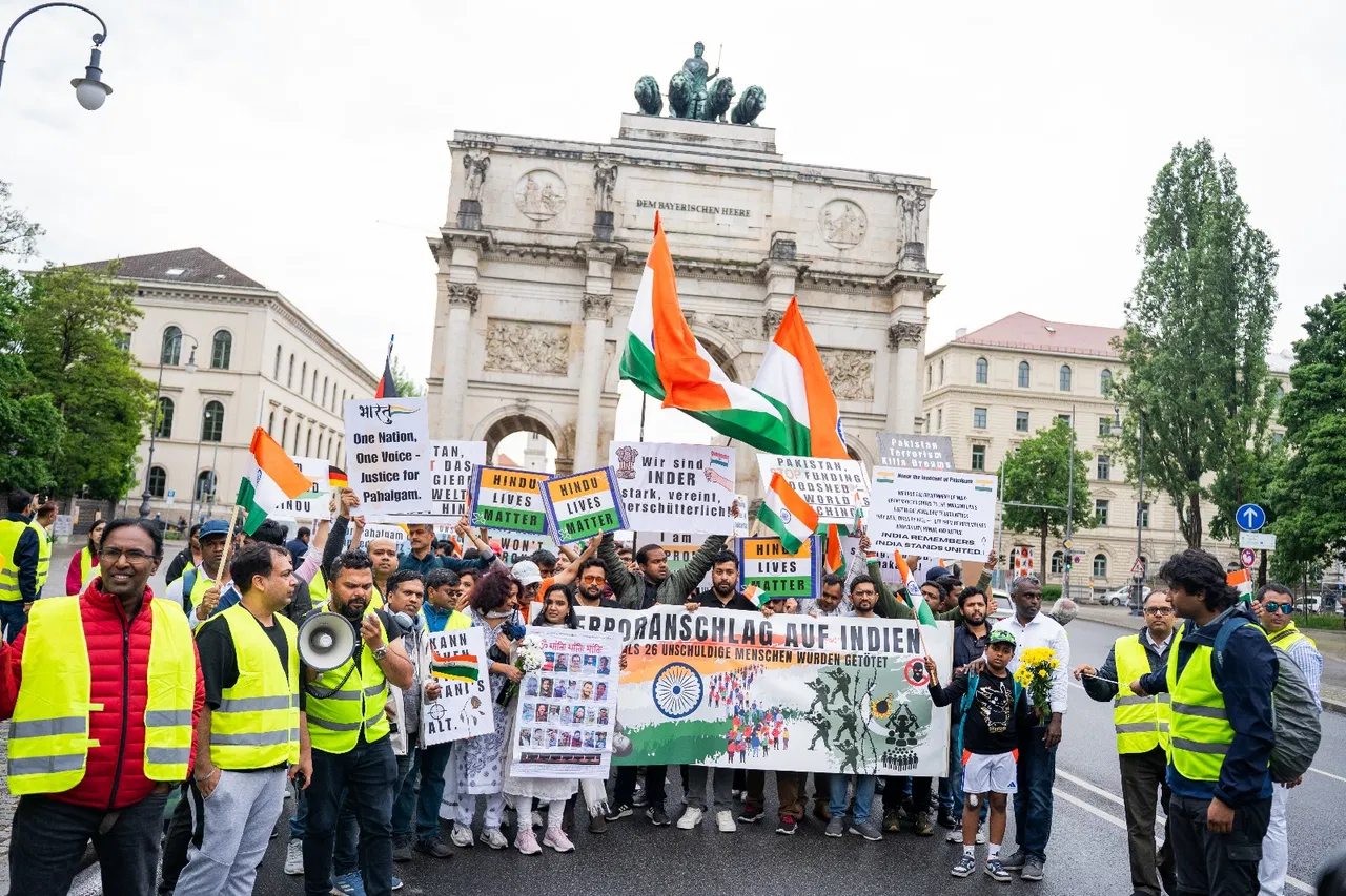 जर्मनी में भारतीय समुदाय का 'शांति मार्च', पहलगाम हमले के विरोध में जुटे सैकड़ों लोग
