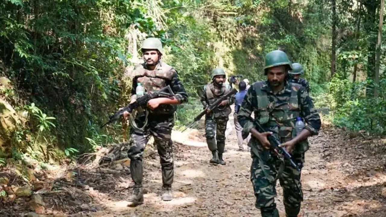 छत्तीसगढ़ में सबसे बड़ा एंटी-नक्सल ऑपरेशन: 150 बंकर ध्वस्त, 197 नक्सली ढेर