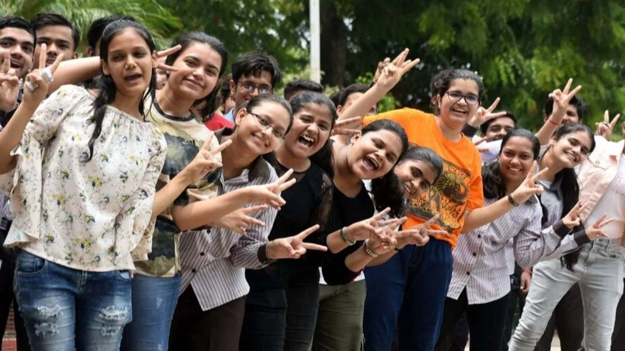 हिमाचल बोर्ड 10वीं रिजल्ट: साइना ठाकुर बनी प्रदेश टॉपर