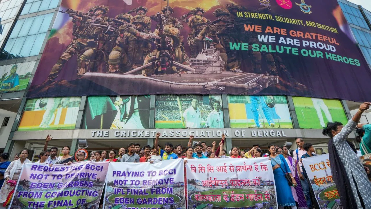 आईपीएल फिर से शुरू: कोलकाता फैंस नाराज, फाइनल मैच की मेजबानी को लेकर विवाद