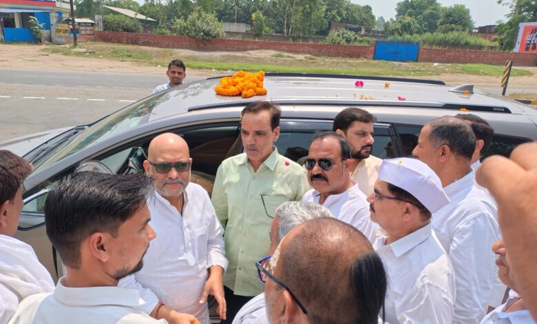 कांग्रेस कार्यकर्ताओं ने किया अजय राय का जोरदार स्वागत