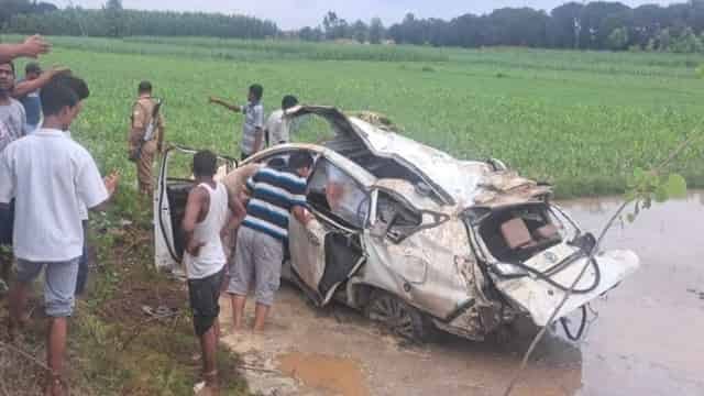 गुजरात से केदारनाथ जा रहे यात्रियों की कार फ्लाईओवर से गिरी, चार की मौत