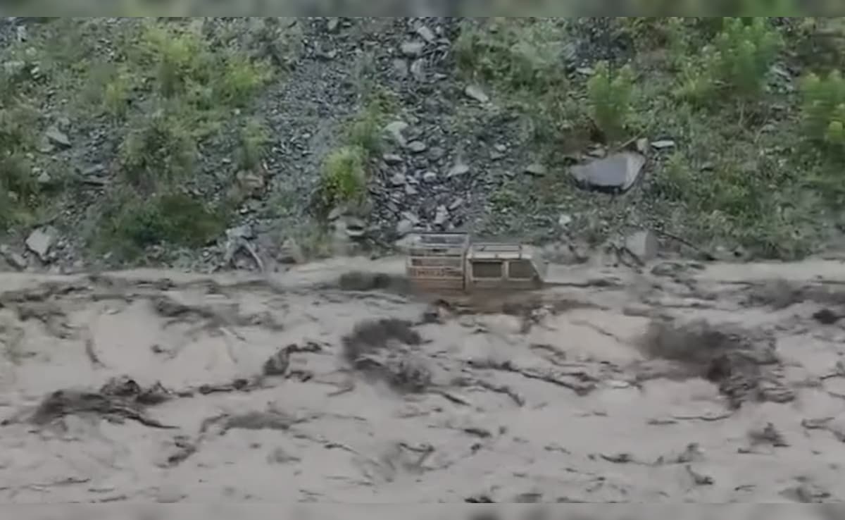 हिमाचल में मानसून ने बरपाया कहर, बादल फटे, बाढ़ से तबाही, कई क्षेत्रों में अलर्ट जारी