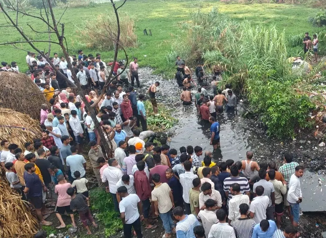 मुजफ्फरनगर में बारिश में नहाते समय नाले में बहा तीन साल का बच्चा, तलाश जारी