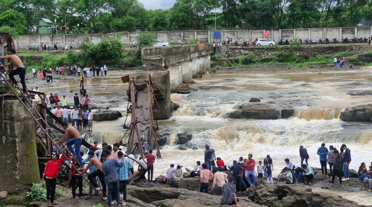 पुणे पुल हादसे पर पीएम मोदी ने जताया दुख, राहत कार्यों की ली जानकारी