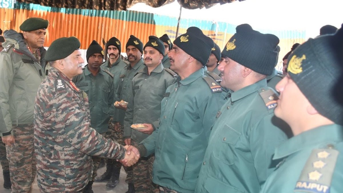 सेना प्रमुख ने उत्तराखंड के सीमा क्षेत्र का किया दौरा, ज्योतिर्मठ में किया रेडियो स्टेशन का शुभारंभ