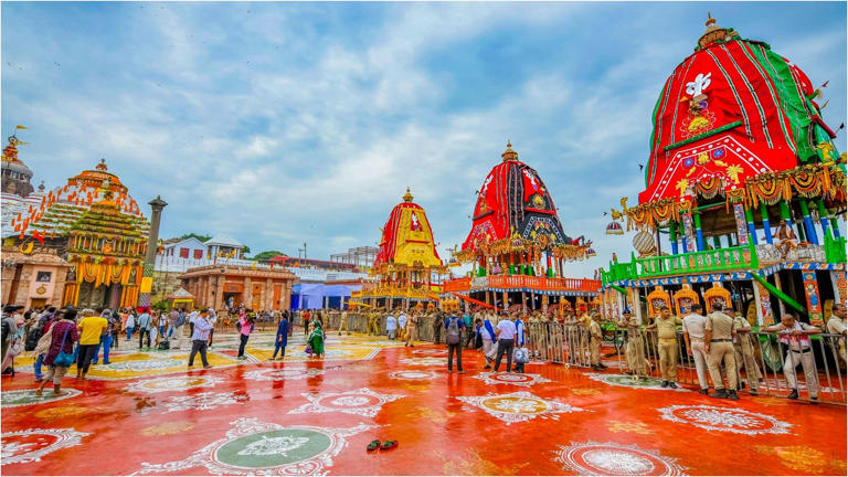 पुरी में भगवान जगन्नाथ की रथ यात्रा शुरू, राष्ट्रपति और प्रधानमंत्री ने दी शुभकामनाएं