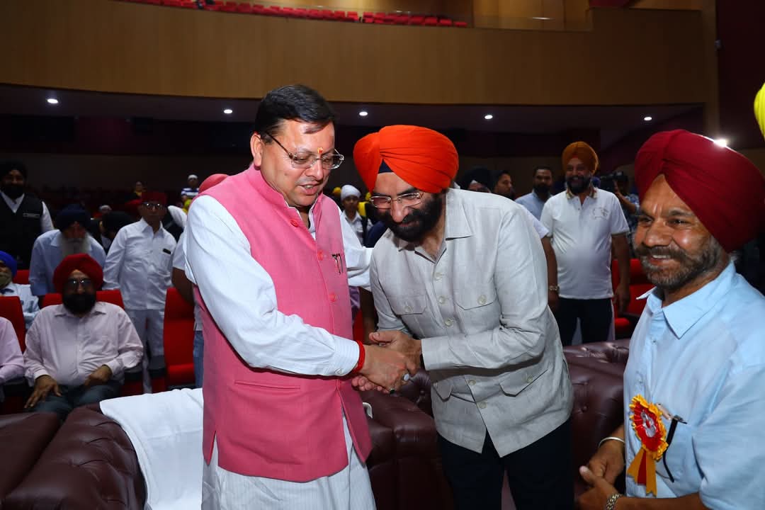देहरादून में ‘हिंद दी चादर’ नाटक का भव्य मंचन, सीएम धामी और मंत्री सिरसा हुए शामिल