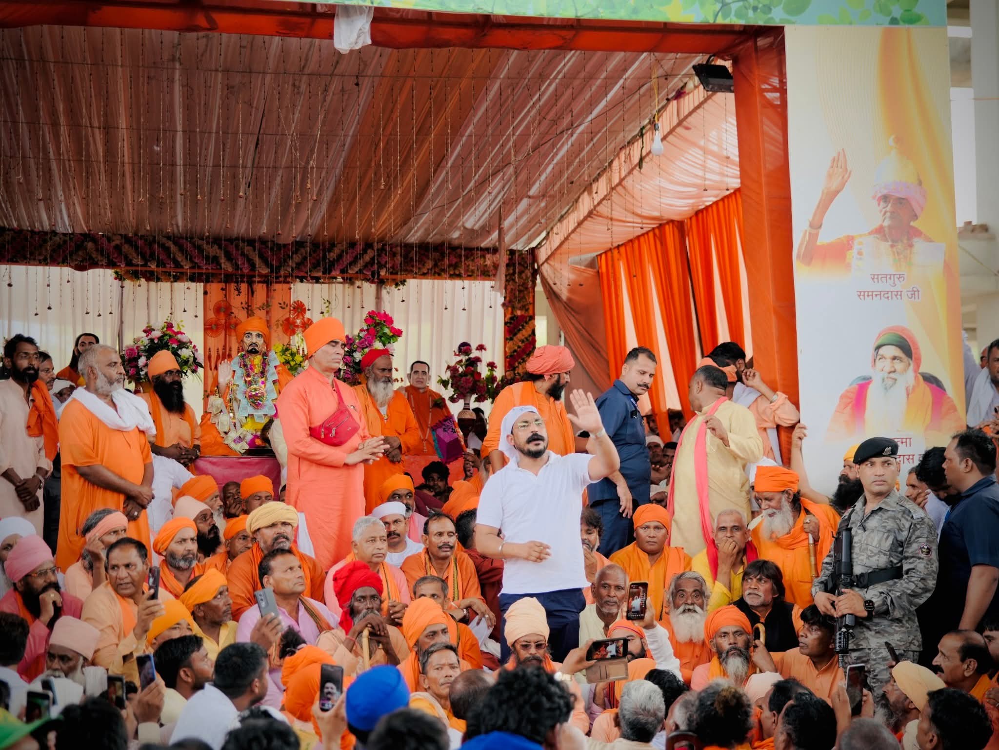 शुकतीर्थ पहुंचे चंद्रशेखर रावण, संतों ने सीएम कार्यक्रम में अनदेखी का लगाया आरोप