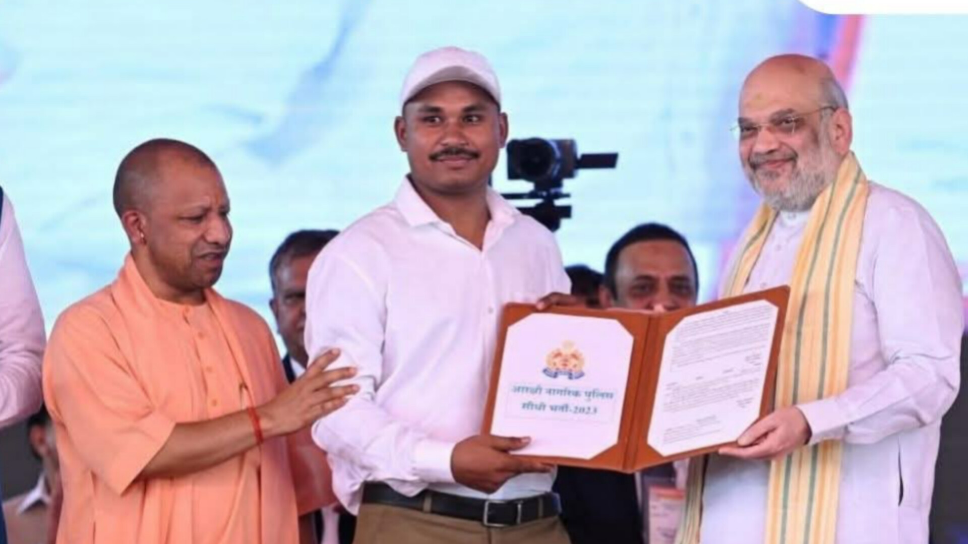 गृह मंत्री शाह ने लखनऊ में यूपी पुलिस के नव-नियुक्त सिपाहियों को सौंपे नियुक्ति पत्र