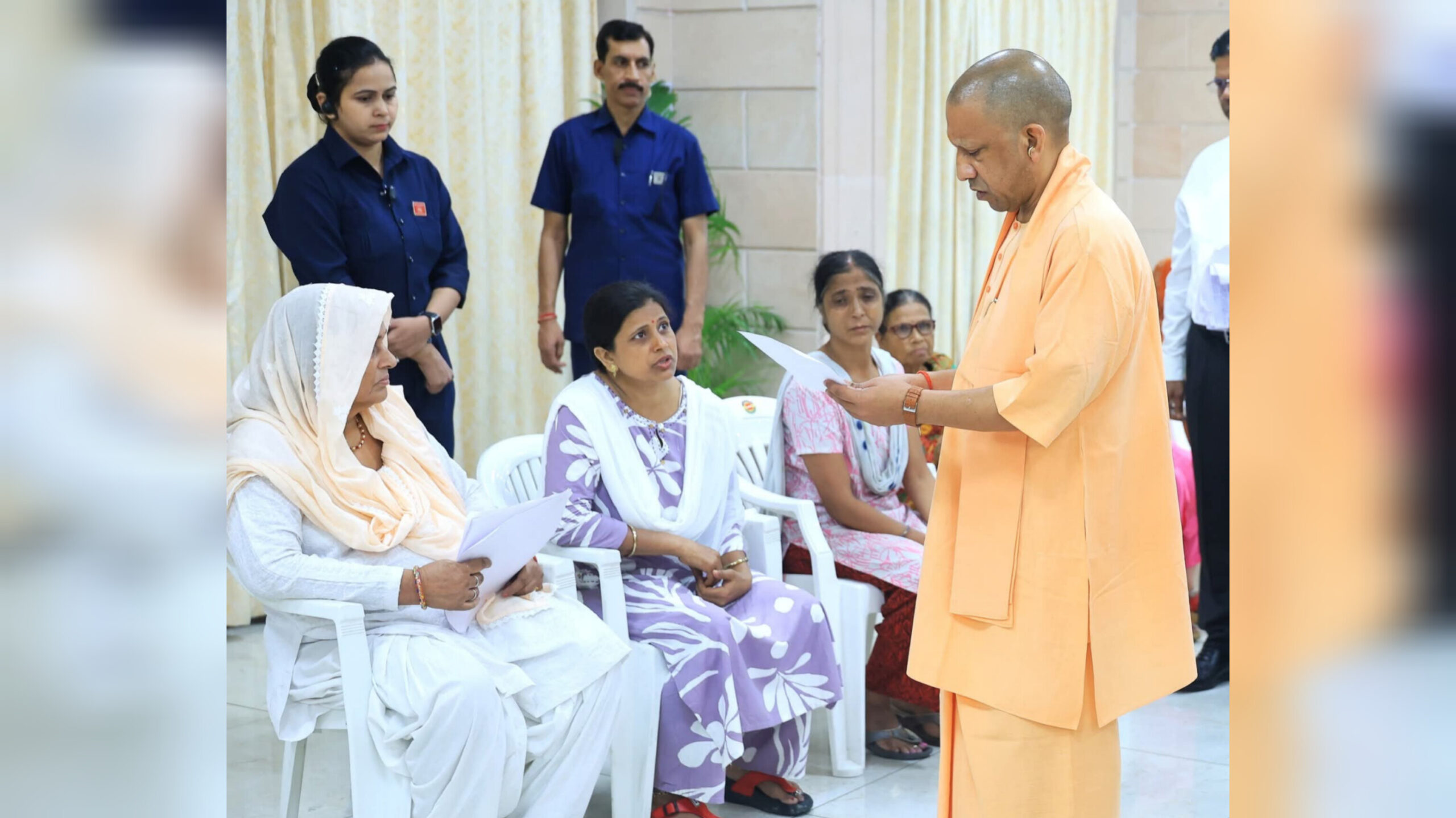 हर पीड़ित को मिलेगा न्याय, जनता दर्शन में सीएम योगी ने दिए तत्काल कार्रवाई के निर्देश