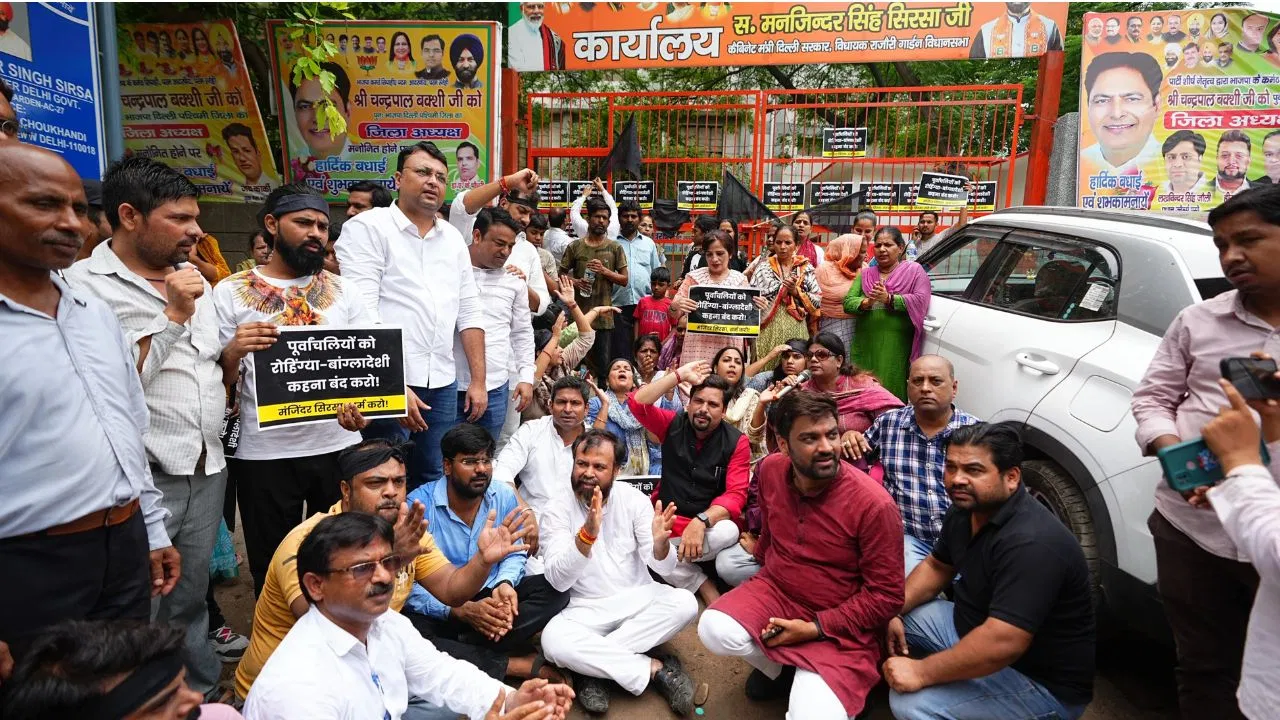 झुग्गीवासियों को रोहिंग्या कहने पर भड़की आप, सिरसा से माफी की मांग