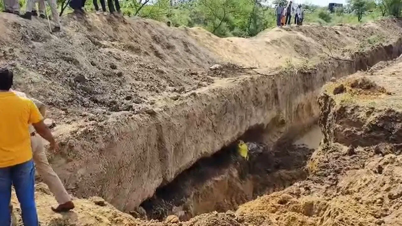 भरतपुर में मिट्टी धंसने से दर्दनाक हादसा, एक ही परिवार के चार लोगों की मौत, दो घायल